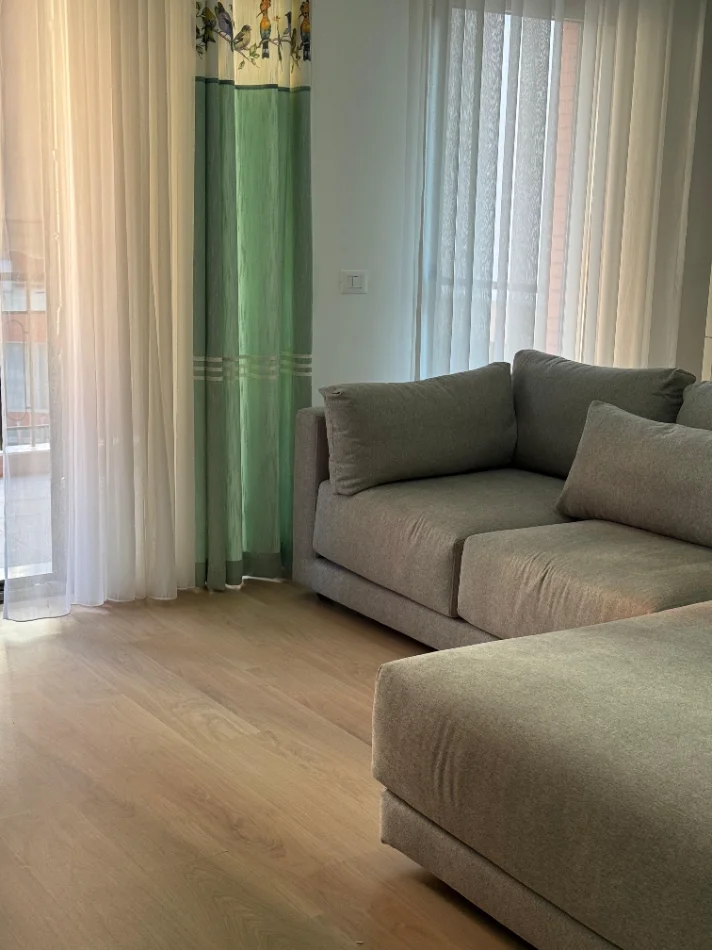 Tirane, jepet me qera apartament 1+1 Kati 3, 75 m² 750 € (Delijorgji)