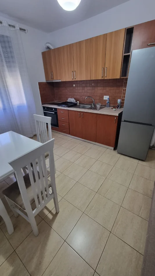 Jepet me Qera Apartament 2+1 tek Stacioni i Trenit dhe Prane Zogut Zi,  550 Eur