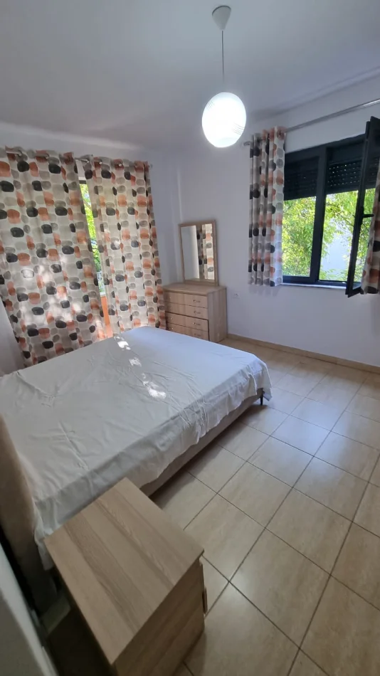 Jepet me Qera Apartament 2+1 tek Stacioni i Trenit dhe Prane Zogut Zi,  550 Eur