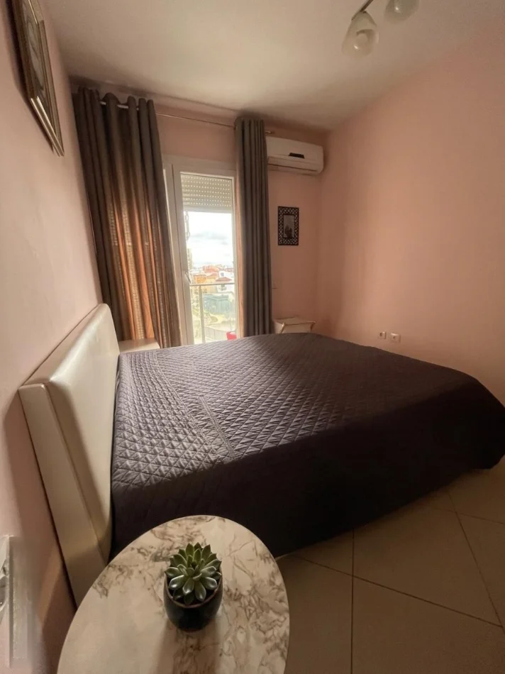 Tirane, jepet me qera apartament 1+1 Kati 4, 68 m²,Çmimi 50.000 Lekë të Reja, (Pranë Ring Center, Zogu i Zi, Tiranë.)