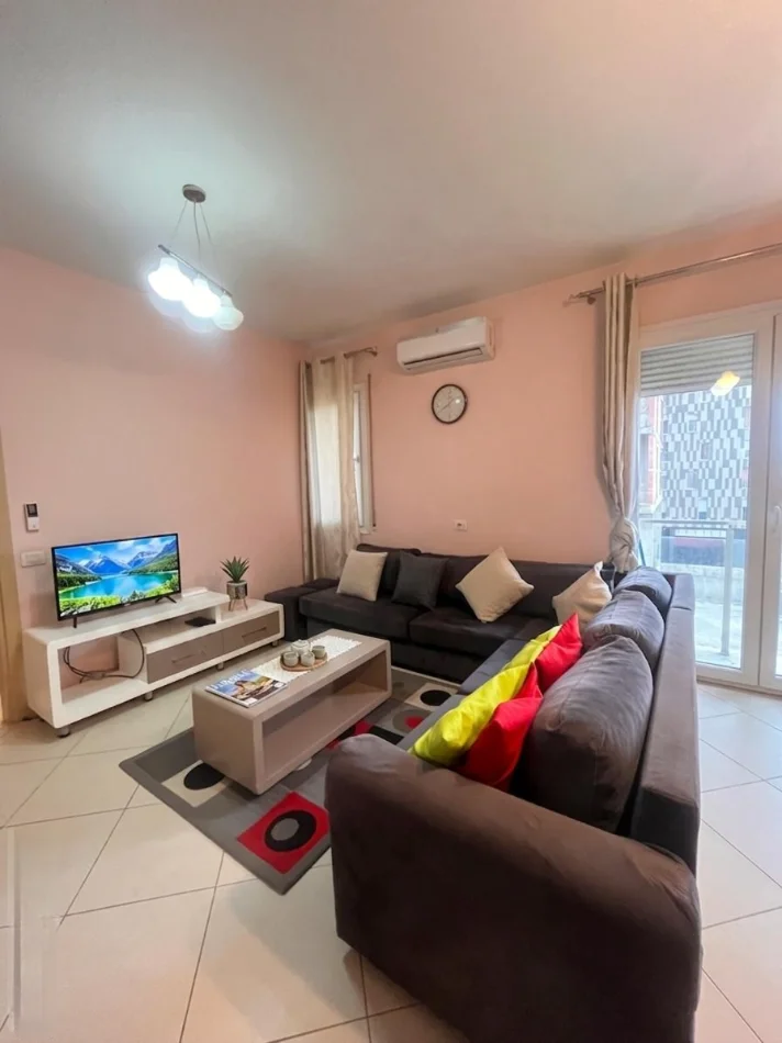 Tirane, jepet me qera apartament 1+1 Kati 4, 68 m²,Çmimi 50.000 Lekë të Reja, (Pranë Ring Center, Zogu i Zi, Tiranë.)