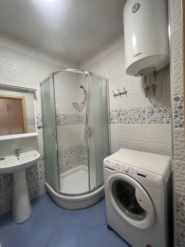 Tirane, jepet me qera Apartament 1+1 ,Kati 4, 67m²,Cmimi 50.000 Lekë të Reja, Zogu Zi- Laprakë, Tiranë.