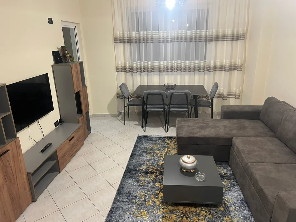 Tirane, jepet me qera apartament 1+1+Aneks+Ballkon Kati 4, 65 m² 520 € (Astir , unaza e re , Rruga teodor keko)