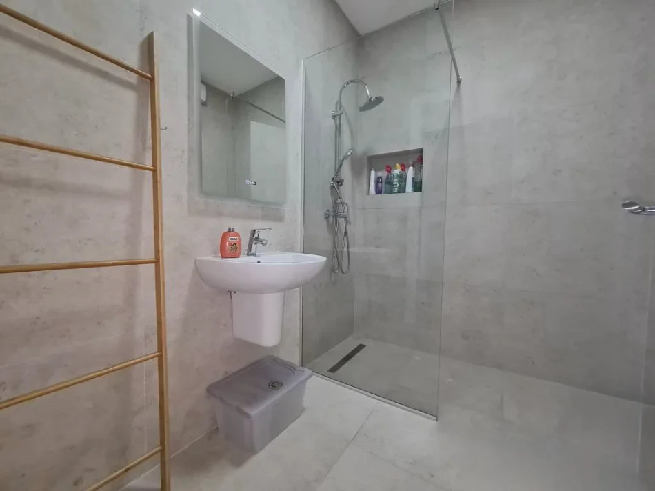 Tirane, jepet me qera apartament 1+1 Kati 3, 75 m² 750 € (Delijorgji)
