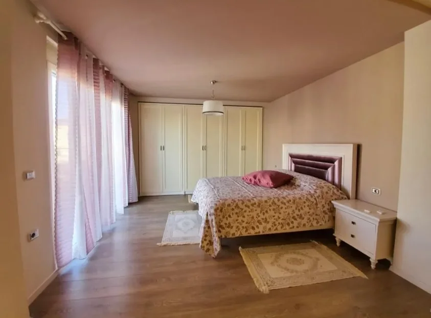 Tirane, jepet me qera apartament 2 Katshe Kati 0, 599 m² 5.000 € (Teg)