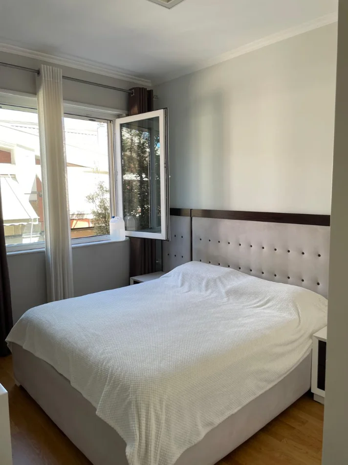 Tirane, shitet apartament 3+1+Ballkon Kati 1, 108 m² 300.000 € 