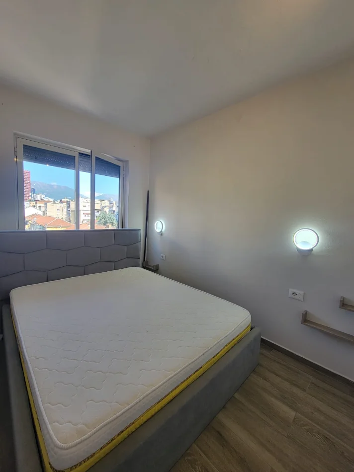 Tirane, jepet me qera apartament 1+1 Kati 4, 55 m² 550 € (Rruga Ylbere Bylykbashi)