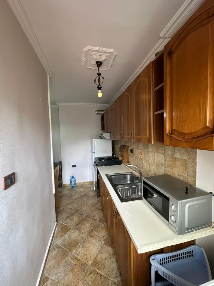 Tirane, jepet me qera apartament 1+1 Kati 5, 60 m² 600 € (Rruga Myslym Shyri)