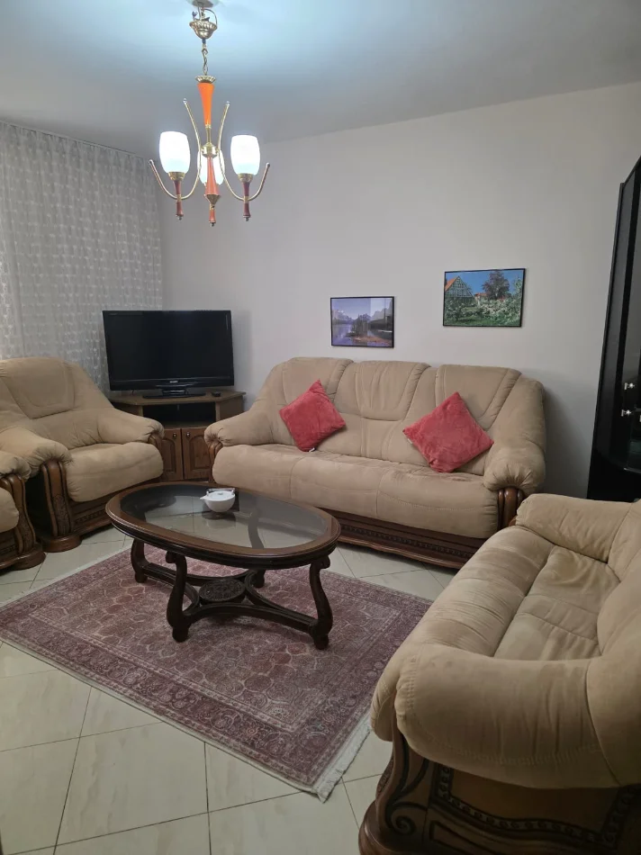 Tirane, jepet me qera apartament 2+1 Kati 4, 75 m² 500 € (siri kodra)