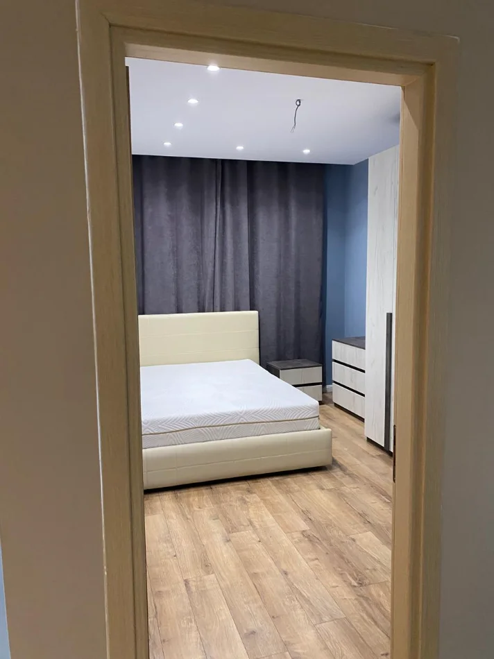 Tirane, jepet me qera apartament 1+1 Kati 1, 450 € 
