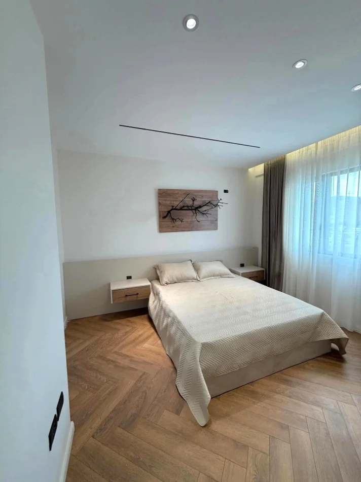 Tirane, shitet apartament 2+1+Ballkon , 101 m² 240.000 € 