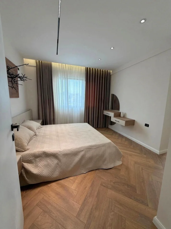 Tirane, shitet apartament 2+1+Ballkon , 101 m² 240.000 € 