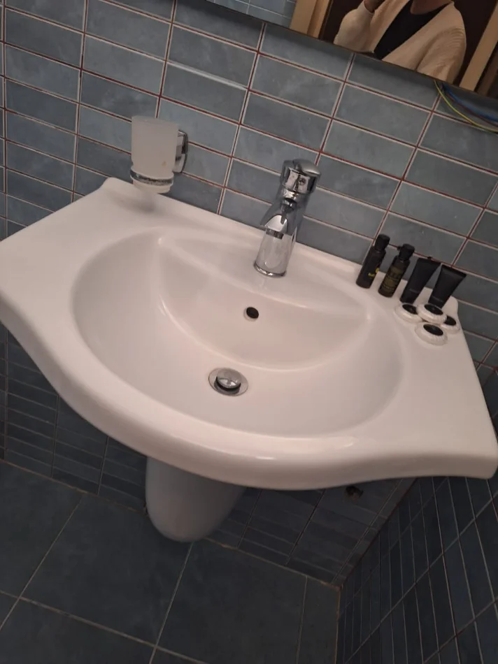 Tirane, shes aksesore OKAZION. SHITEN 40 SETE PËR TUALETE. ( LAVAMAN, WC,BIDE, PASQYRË, Kabin Dushi GOLEM - DURRËS/KAVAJË.