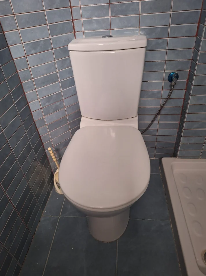 Tirane, shes aksesore OKAZION. SHITEN 40 SETE PËR TUALETE. ( LAVAMAN, WC,BIDE, PASQYRË, Kabin Dushi GOLEM - DURRËS/KAVAJË.