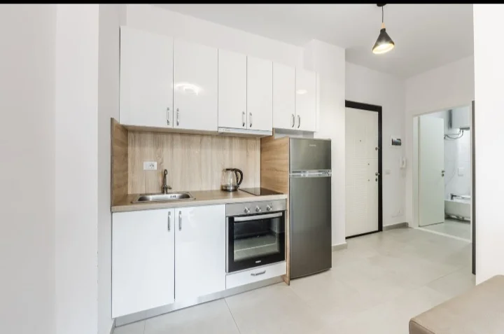 Tirane, jepet me qera apartament 1+1+Ballkon Kati 6, 50 m² 500 €