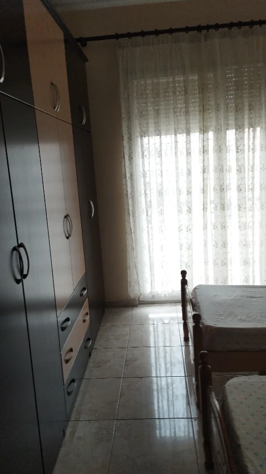 Tirane, jepet me qera Apartament 2+1, Kati 5,Mobiluar, Çmimi 47.000 Lekë të Reja,Pranë Terminalit,Kthesa Kamzës,Tirane.