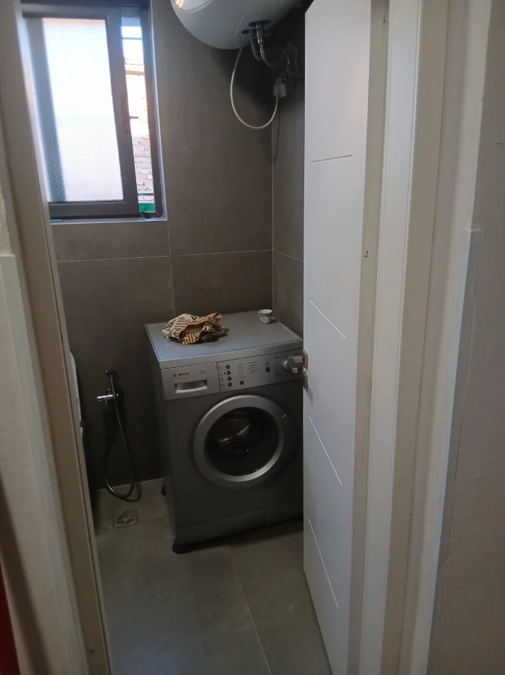 Tirane, jepet me qera apartament 1+1+Ballkon Kati 2, 50 m² 400 € 
