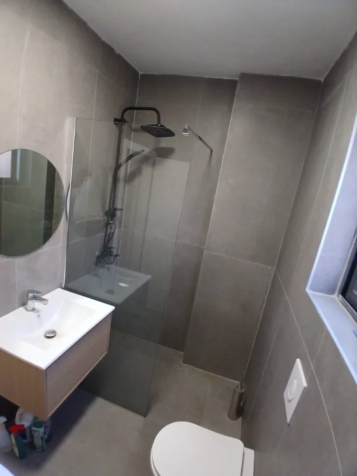 Tirane, jepet me qera apartament 1+1+Ballkon Kati 2, 50 m² 400 € 