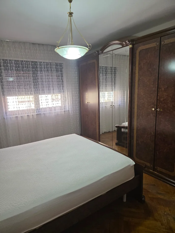 Tirane, jepet me qera apartament 1+1+Ballkon Kati 4, 500 € 