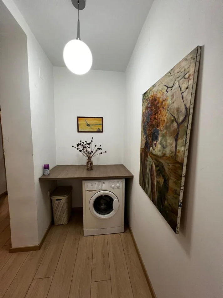 Tirane, jepet me qera apartament 2+1+Aneks+Ballkon Kati 4, 100 m² 899 €  Prane Kika 2 )