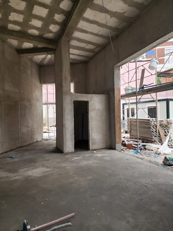 Tirane, Liste me oferta dyqan Kati 0, 32 m² 