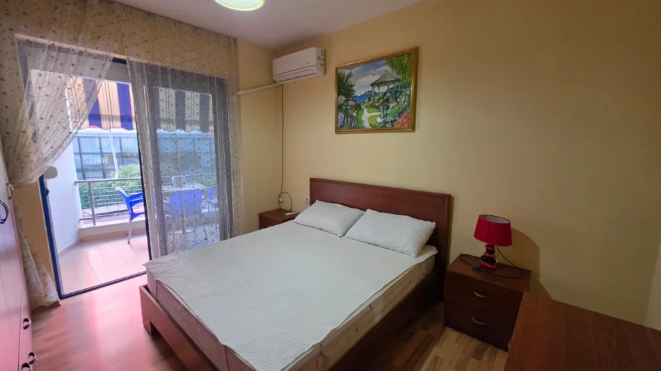 Tirane, jepet me qera apartament 1+1+Ballkon Kati 4, 75 m² 700 € (Rruga e kosovarve)