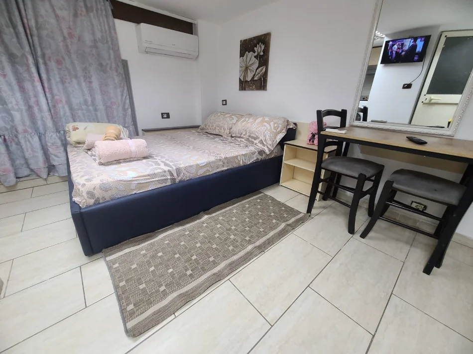 Tirane, jepet me qera garsonier 1+1 Kati 2, 39 m² 320 € (Rruga 5 maji prane qendres tregtare concord)