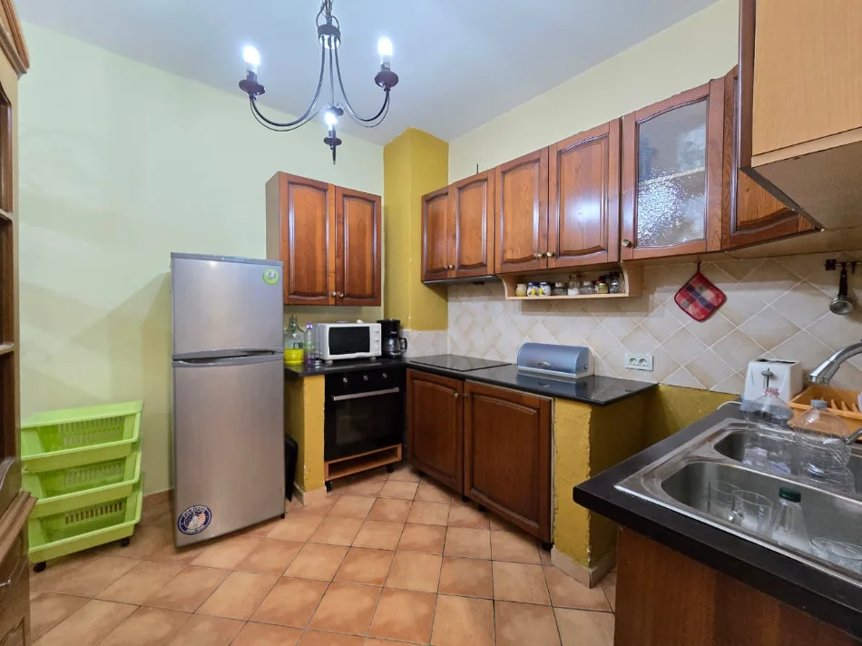 Tirane, jepet me qera apartament 2+1 Kati 3, 85 m² 520 € (Komuna e Parisit, Te Ola Fast)