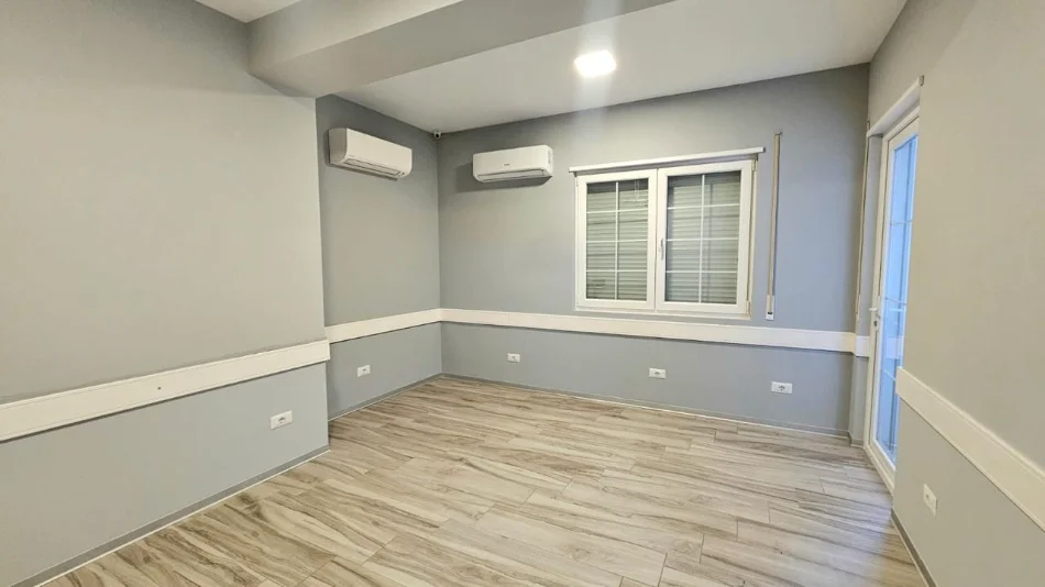 Tirane, jepet me qera aktivitet biznesi Kati 2, 110 m² 700 € (Rruga bulevardi Zhan D'Ark)