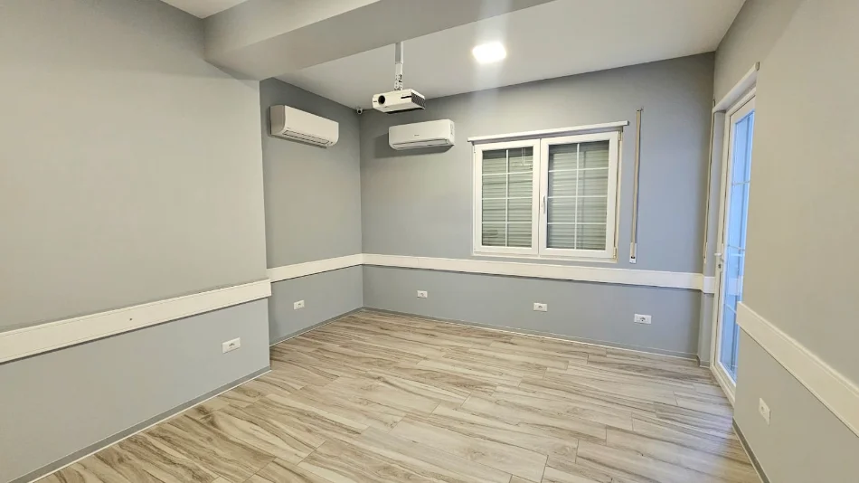 Tirane, jepet me qera aktivitet biznesi Kati 2, 110 m² 700 € (Rruga bulevardi Zhan D'Ark)