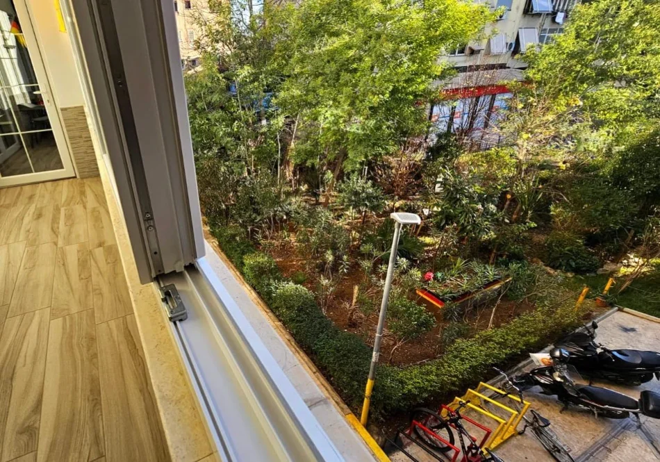 Tirane, jepet me qera apartament 4+1+Ballkon Kati 2, 110 m² 600 € (Bulevardi Zhan Dark)