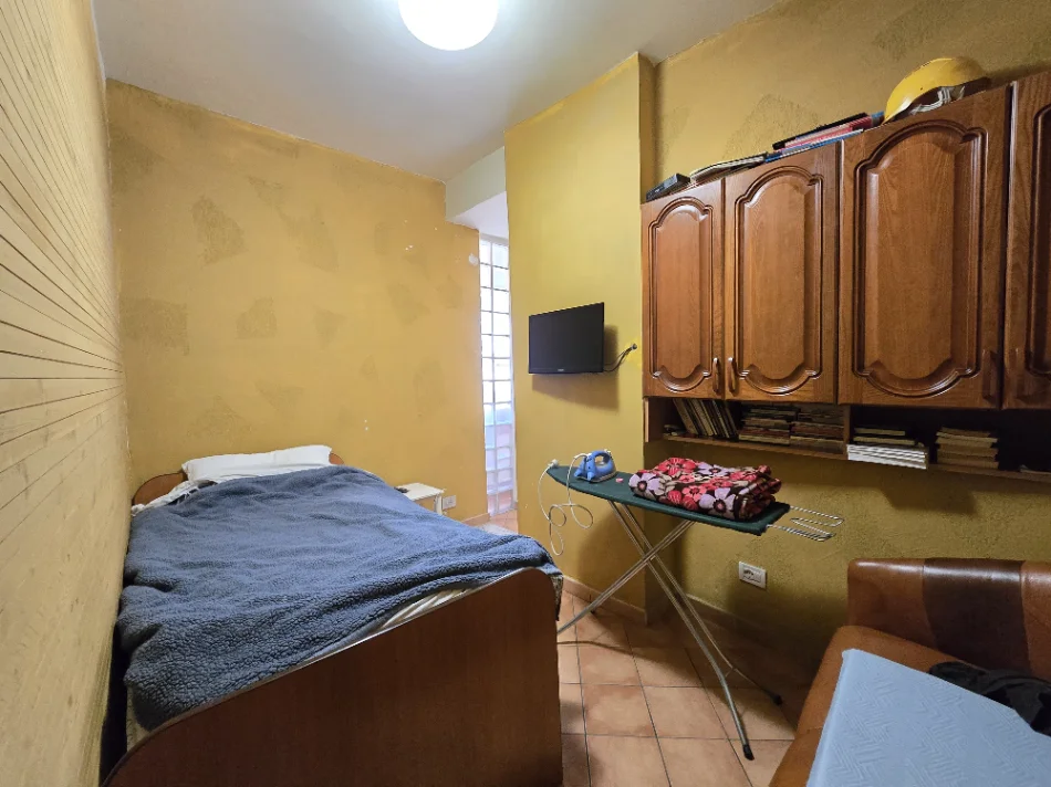 Tirane, jepet me qera apartament 2+1 Kati 3, 85 m² 520 € (Komuna e Parisit, Te Ola Fast)