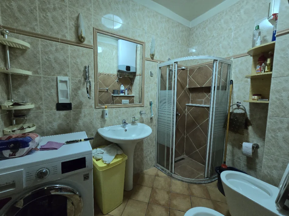 Tirane, jepet me qera apartament 2+1 Kati 3, 85 m² 520 € (Komuna e Parisit, Te Ola Fast)