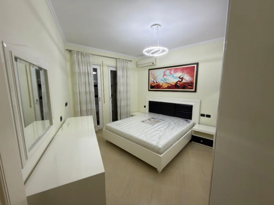Tirane, jepet me qera apartament 1+1+Ballkon Kati 3, 66 m² 650 € (Pranë Market Joena, Rruga Frederik Shiroka, 21 Dhjetori, Tiranë)