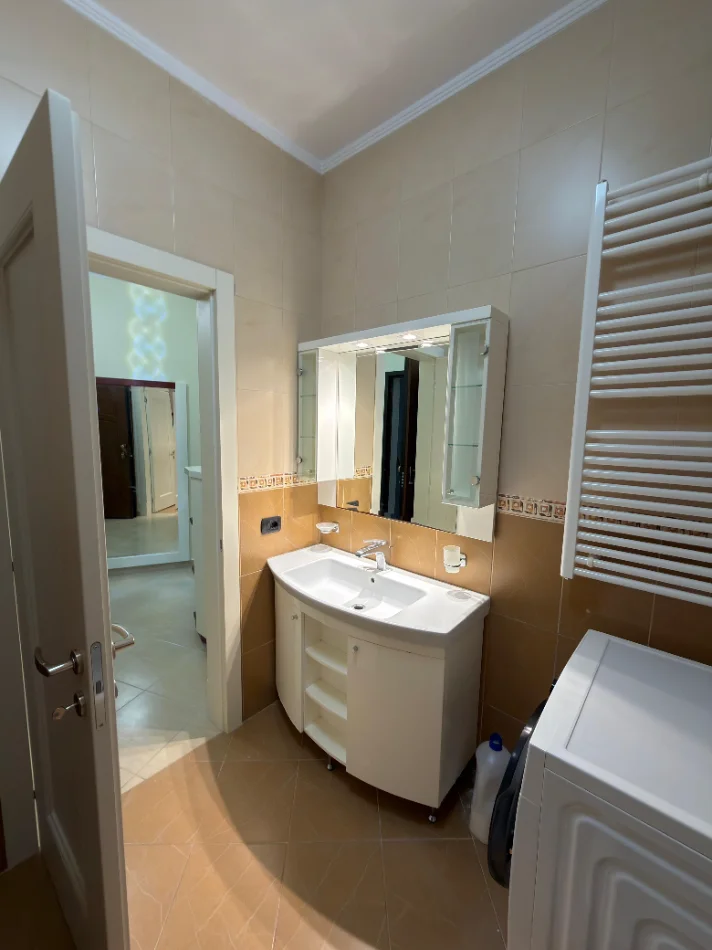 Tirane, jepet me qera apartament 1+1+Ballkon Kati 3, 66 m² 650 € (Pranë Market Joena, Rruga Frederik Shiroka, 21 Dhjetori, Tiranë)