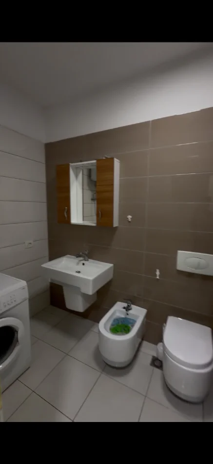 Tirane, jepet me qera apartament 1+1+Aneks+Ballkon Kati 4, 600 €