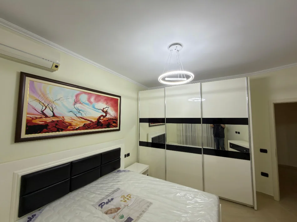 Tirane, jepet me qera apartament 1+1+Ballkon Kati 3, 66 m² 650 € (Pranë Market Joena, Rruga Frederik Shiroka, 21 Dhjetori, Tiranë)