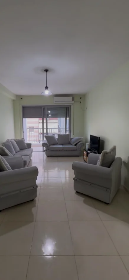Tirane, jepet me qera apartament 1+1+Aneks+Ballkon Kati 4, 600 €