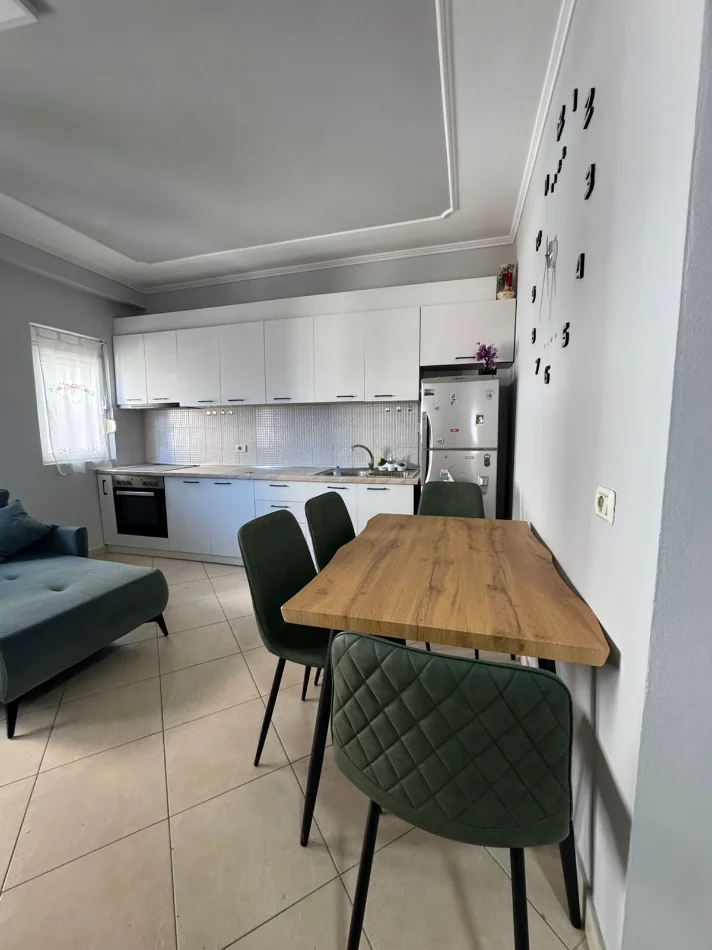Tirane, jepet me qera Apartament 2+1 Kati 4, Cmimi 65.000 Lekë të Reja,(Pazari i Ri, Rruga Riza Cerova, Tiranë)