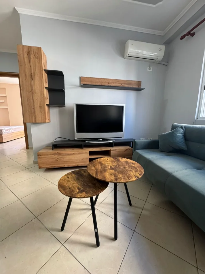 Tirane, jepet me qera Apartament 2+1 Kati 4, Cmimi 65.000 Lekë të Reja,(Pazari i Ri, Rruga Riza Cerova, Tiranë)