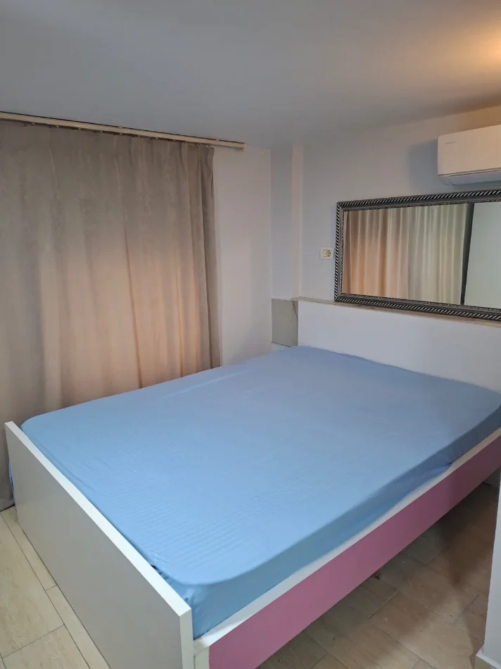 Tirane, jepet me qera apartament 1+1 Kati 2, 30 m² 250 € (Rruga 5 maji)