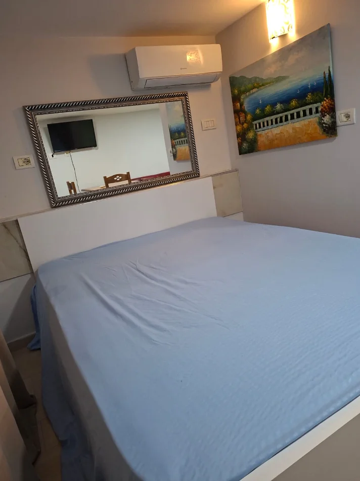 Tirane, jepet me qera apartament 1+1 Kati 2, 30 m² 250 € (Rruga 5 maji)