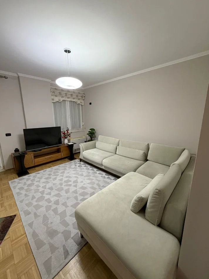 Tirane, jepet me qera apartament 2+1+Ballkon , 89 m² 900 € (Zef Jubani)