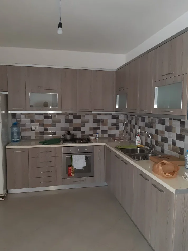 Shqiperi, jepet me qera apartament 2+1+Ballkon Kati 3, 95 m² 550 € 