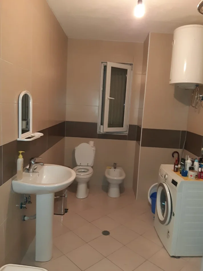 Shqiperi, jepet me qera apartament 2+1+Ballkon Kati 3, 95 m² 550 € 