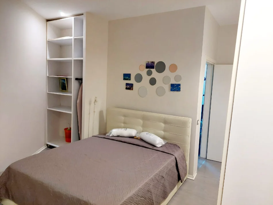 Tirane, jepet me qera Apartament 1+1 Kati 1 Banim, Çmimi  600 € (Pranë Liceut Artistik, Rruga Elbasanit, Tiranë)