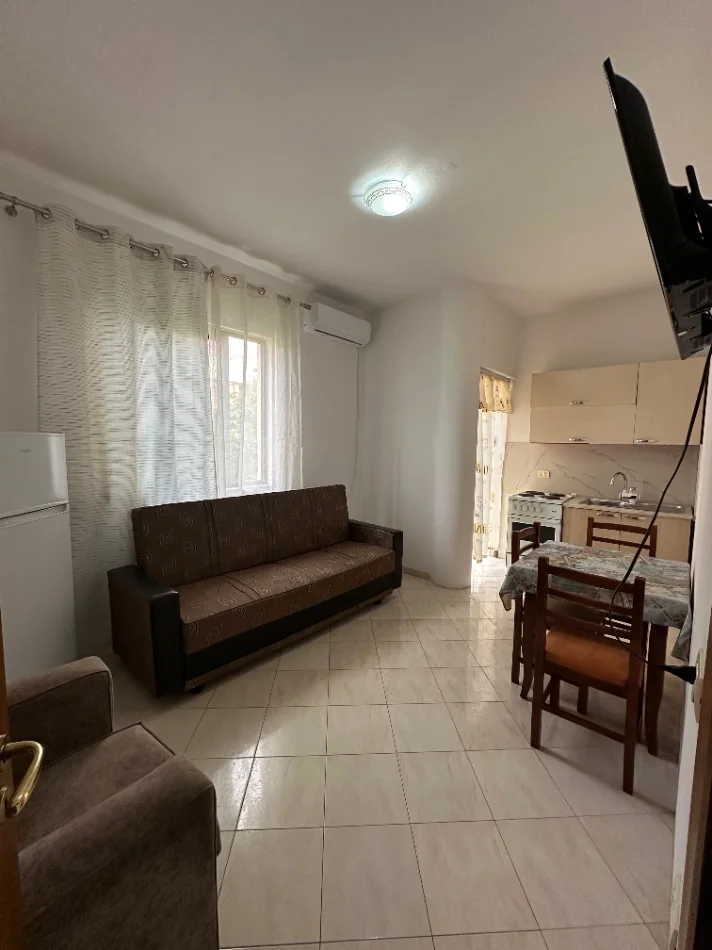 Tirane, jepet me qera apartament 1+1 Kati 2, 65 m² 380 € (Rruga Hekuran Mara)