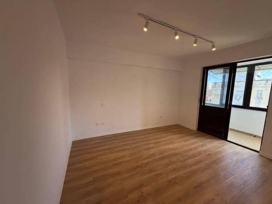 Durres, shitet apartament 2+1 Kati 5, 90 m² 103.000 € (Ish Rajoni i Policis)