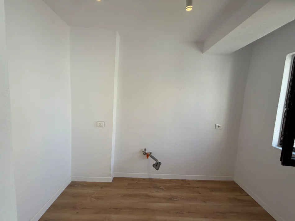 Durres, shitet apartament 2+1 Kati 5, 90 m² 103.000 € (Ish Rajoni i Policis)