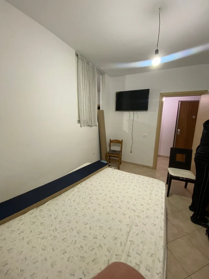 Tirane, jepet me qera Apartament 1+1 Kati 2, 55m² , Çmimi 50.000 Lekë të Reja,  tek Komuna Parisit, Tiranë.